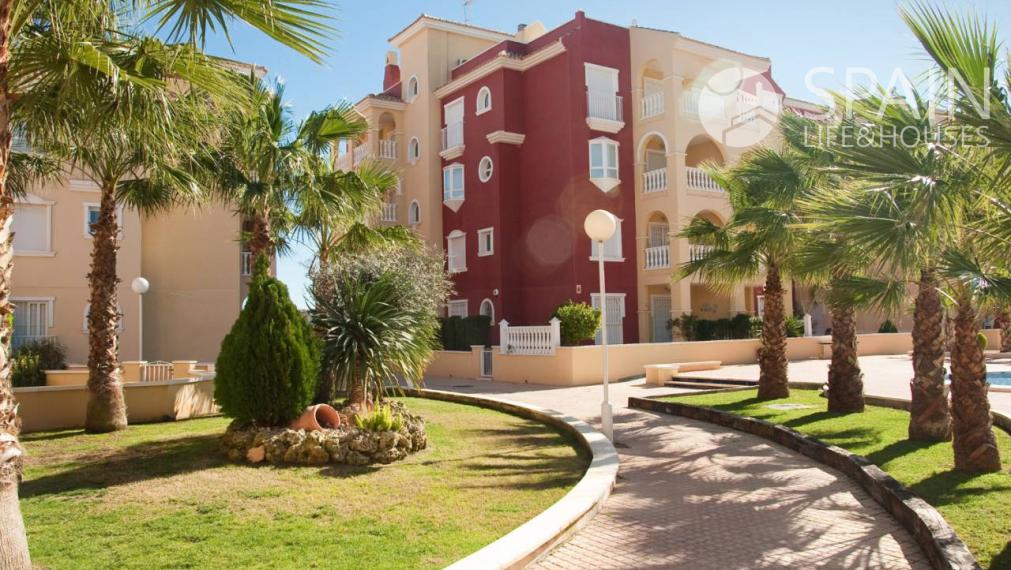Newly built apartment with 2 bedrooms and 2 bathrooms 10 minutes from the beach in Los Alcazares, Murcia, Spain. Key in hand