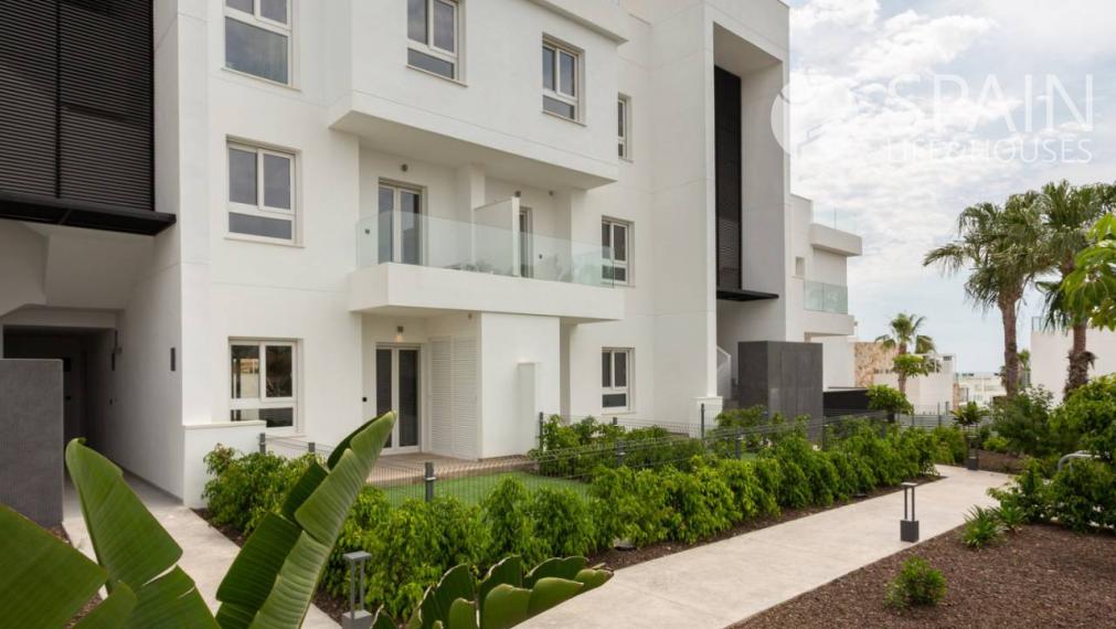 Luxurious new build flat in Punta Prima, Alicante