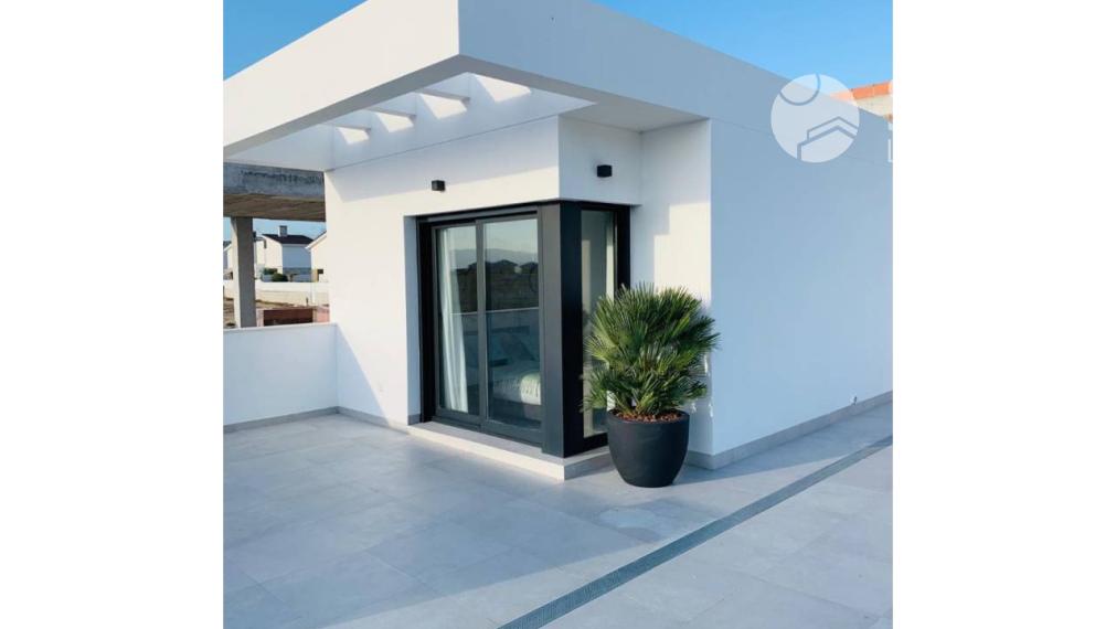 Newly built semi-detached villa with private pool and 6 km from the beach in San Fulgencio, Alicante. Delivery November 2023