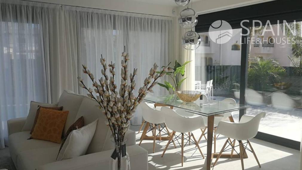 Newly built semi-detached villa with private pool and 6 km from the beach in San Fulgencio, Alicante. Delivery November 2023