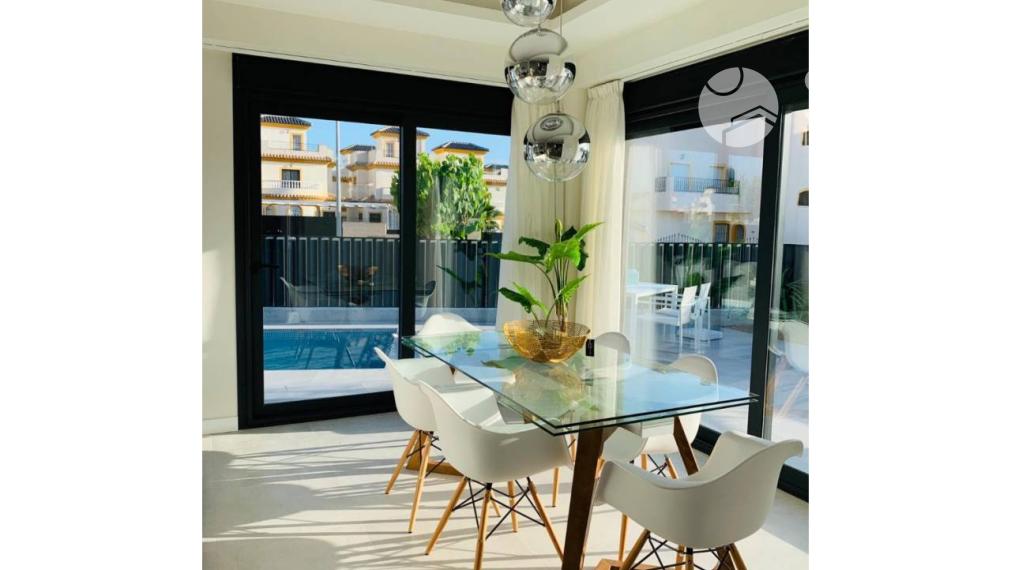 Newly built semi-detached villa with private pool and 6 km from the beach in San Fulgencio, Alicante. Delivery November 2023