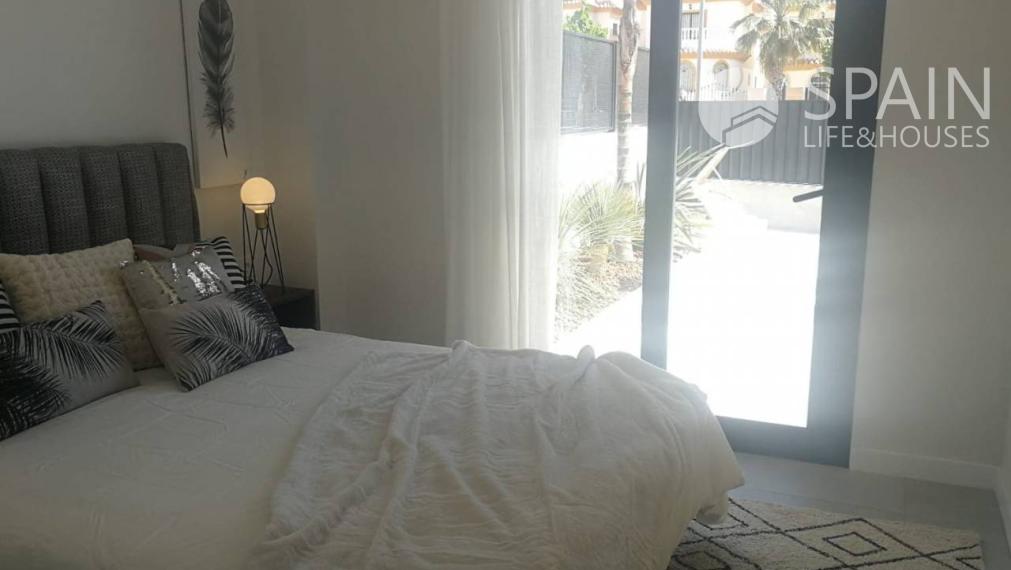 Newly built semi-detached villa with private pool and 6 km from the beach in San Fulgencio, Alicante. Delivery November 2023