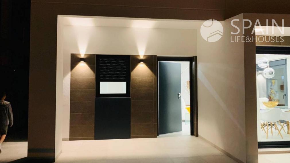 Newly built semi-detached villa with private pool and 6 km from the beach in San Fulgencio, Alicante. Delivery November 2023