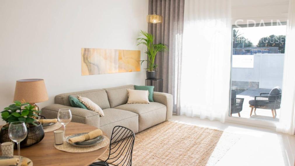 LAST ONE. Exclusive luxury villa 1.9 km from the sea and with private pool in San Pedro del Pinatar, Murcia. Delivery. Delivery in the first half of 2023