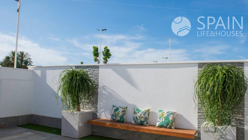 LAST ONE. Exclusive luxury villa 1.9 km from the sea and with private pool in San Pedro del Pinatar, Murcia. Delivery. Delivery in the first half of 2023