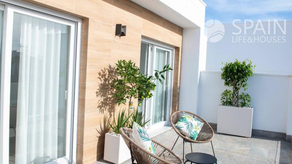 LAST ONE. Exclusive luxury villa 1.9 km from the sea and with private pool in San Pedro del Pinatar, Murcia. Delivery. Delivery in the first half of 2023