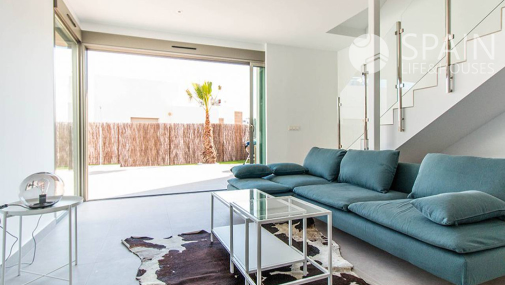 Luxury new build villa with private pool and 4 km from the sea in Villamartin, Orihuela Costa. Delivery February 2023