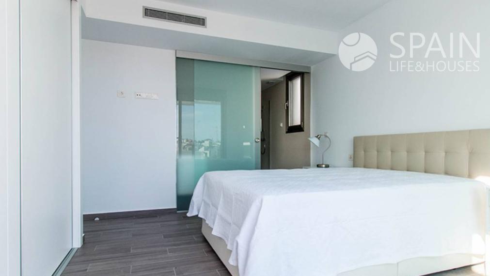 Luxury new build villa with private pool and 4 km from the sea in Villamartin, Orihuela Costa. Delivery February 2023