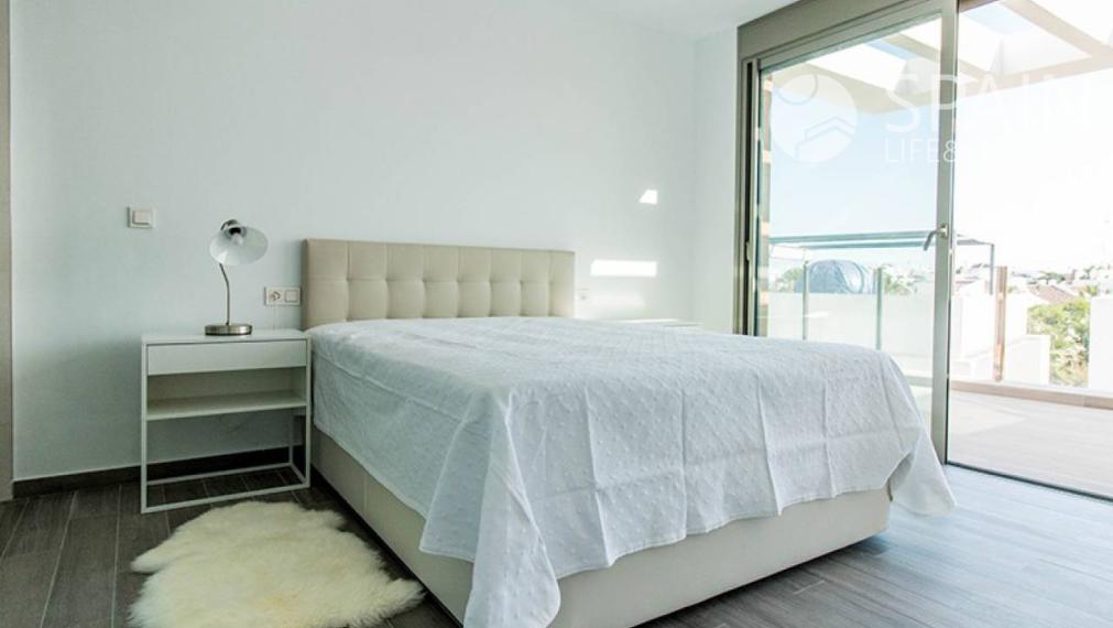 Luxury new build villa with private pool and 4 km from the sea in Villamartin, Orihuela Costa. Delivery February 2023