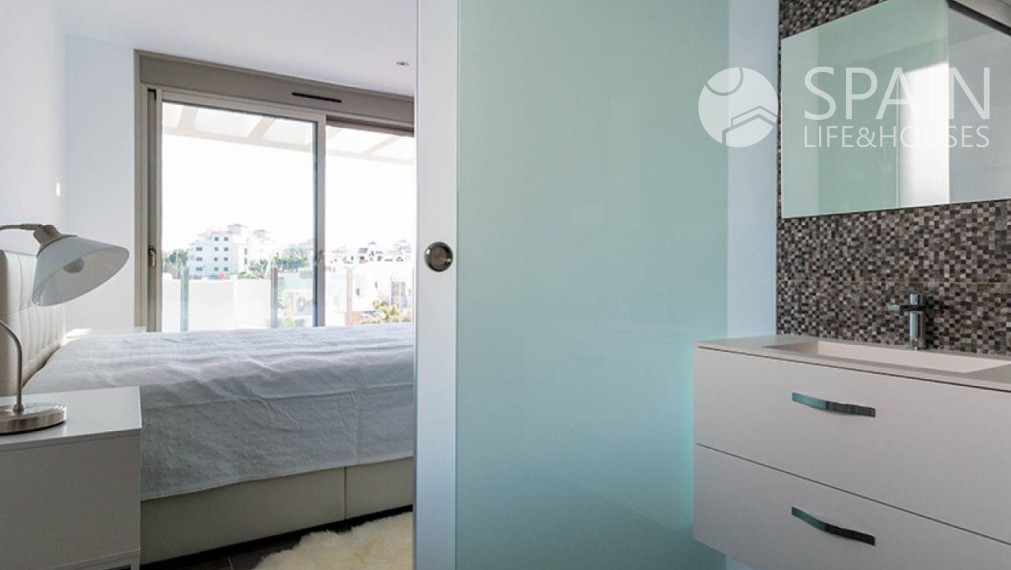 Luxury new build villa with private pool and 4 km from the sea in Villamartin, Orihuela Costa. Delivery February 2023