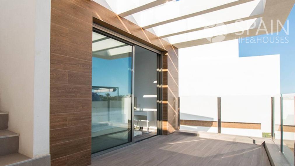 Luxury new build villa with private pool and 4 km from the sea in Villamartin, Orihuela Costa. Delivery February 2023