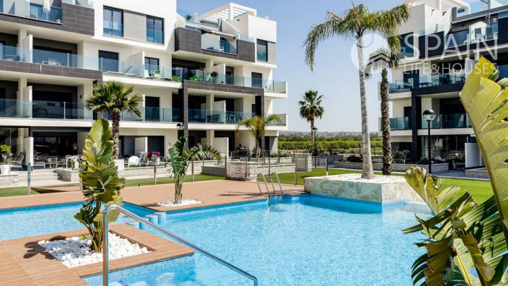 Apartment by the sea in Guardamar del Segura, Costa Blanca, 1 km from the beach. Delivery in March 2022