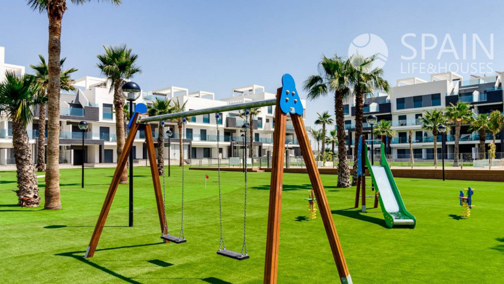 Apartment by the sea in Guardamar del Segura, Costa Blanca, 1 km from the beach. Delivery in March 2022