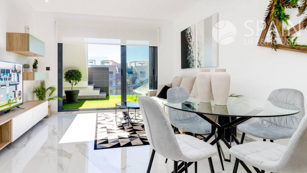 Apartment by the sea in Guardamar del Segura, Costa Blanca, 1 km from the beach. Delivery in March 2022