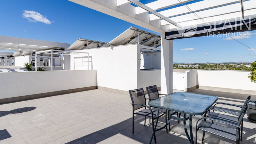 Apartment by the sea in Guardamar del Segura, Costa Blanca, 1 km from the beach. Delivery in March 2022