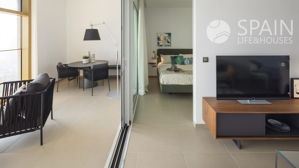 New luxury apartments in Europe's tallest building just 200 m from the sea in Benidorm; Costa Blanca