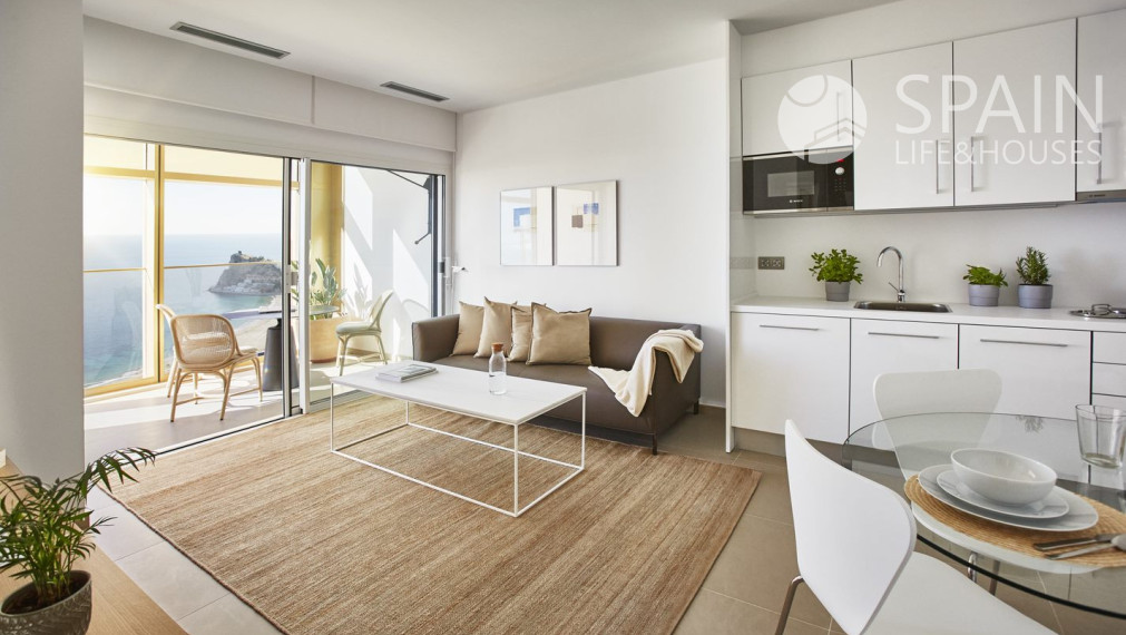 New luxury apartments in Europe's tallest building just 200 m from the sea in Benidorm; Costa Blanca