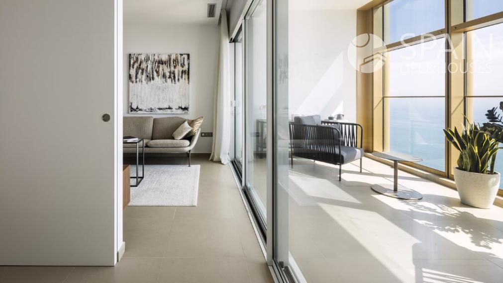 New luxury apartments in Europe's tallest building just 200 m from the sea in Benidorm; Costa Blanca