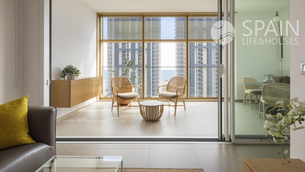 New luxury apartments in Europe's tallest building just 200 m from the sea in Benidorm; Costa Blanca