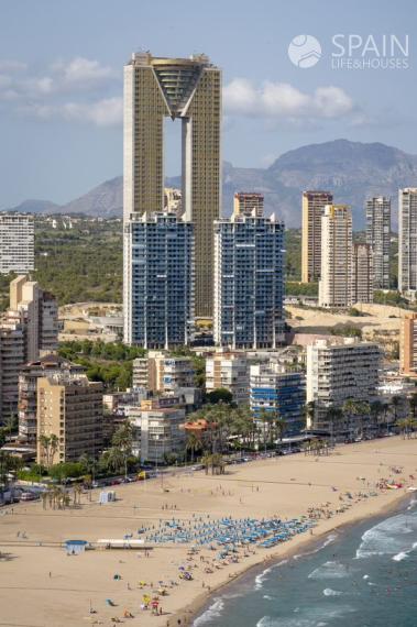 New luxury apartments in Europe's tallest building just 200 m from the sea in Benidorm; Costa Blanca