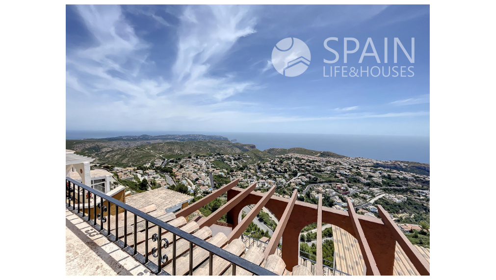 Apartment with spectacular sea views in benitachell, 2 km from the beach.