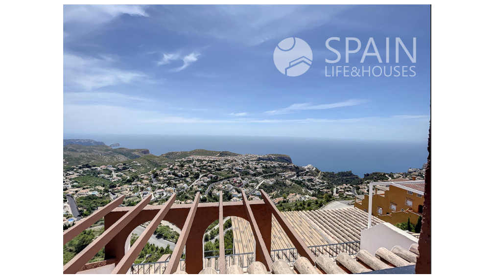 Apartment with spectacular sea views in benitachell, 2 km from the beach.