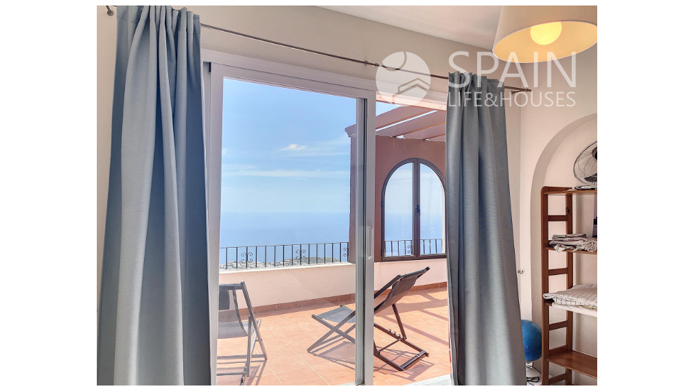 Apartment with spectacular sea views in benitachell, 2 km from the beach.