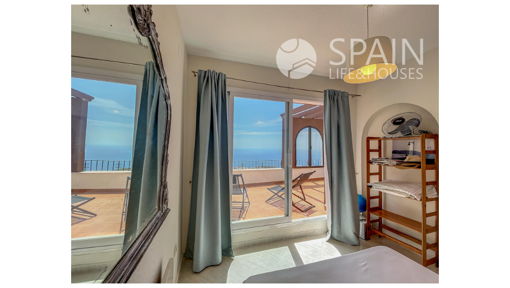 Apartment with spectacular sea views in benitachell, 2 km from the beach.