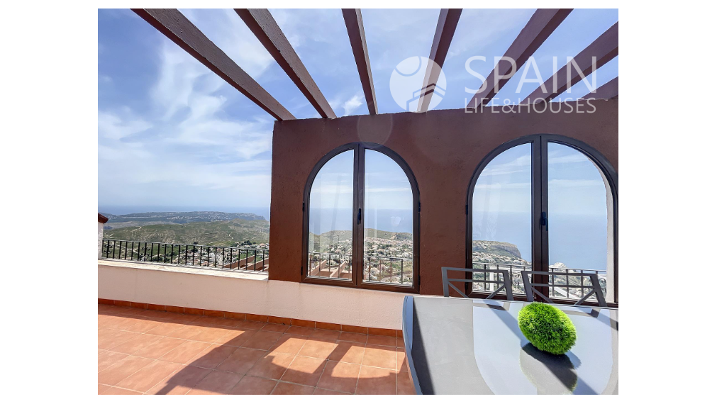 Apartment with spectacular sea views in benitachell, 2 km from the beach.