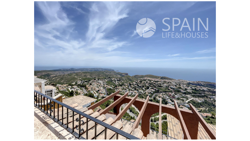 Apartment with spectacular sea views in benitachell, 2 km from the beach.