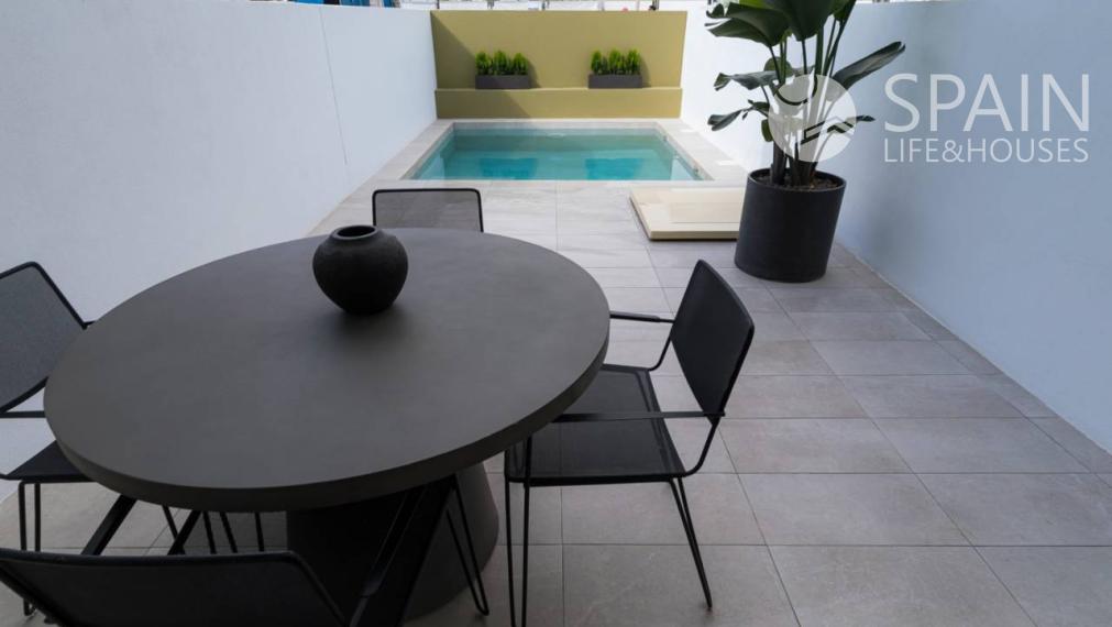 Luxury townhouse of new construction in Pilar de la Horadada 2km from the sea. Delivery July 2022