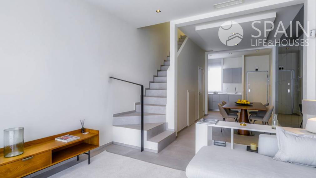 Luxury townhouse of new construction in Pilar de la Horadada 2km from the sea. Delivery July 2022