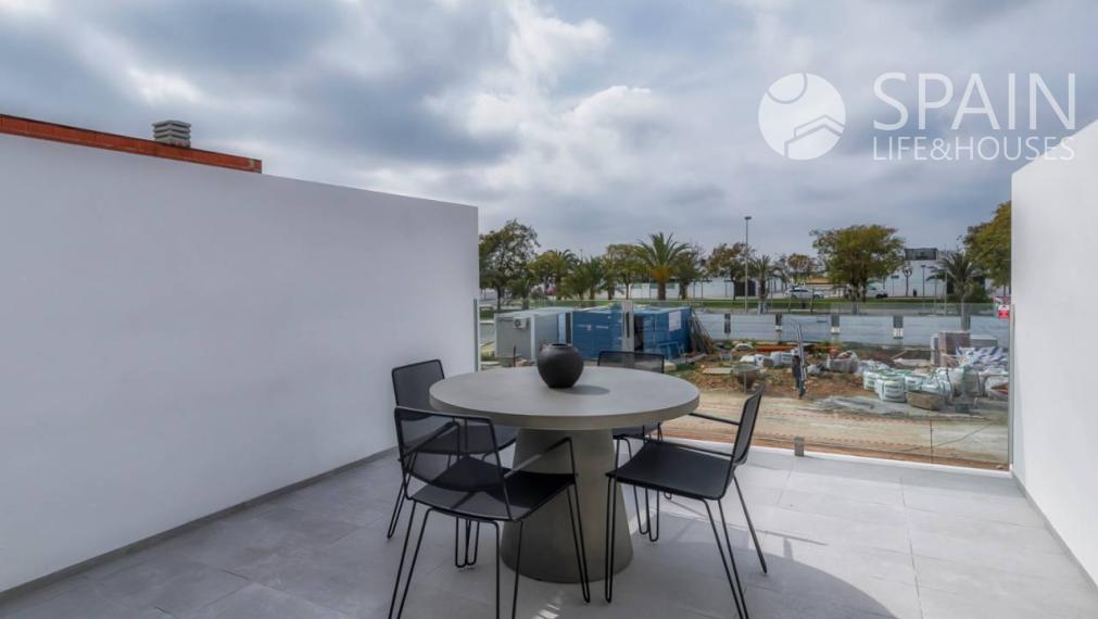 Luxury townhouse of new construction in Pilar de la Horadada 2km from the sea. Delivery July 2022