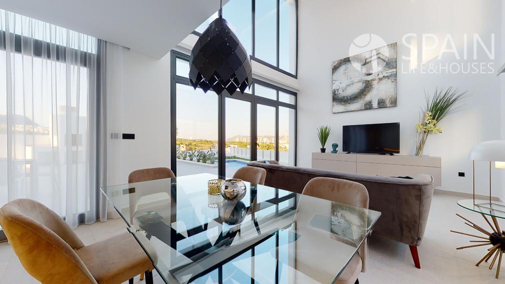 Spectacular villas overlooking the Mediterranean Sea and next to the Costa Blanca