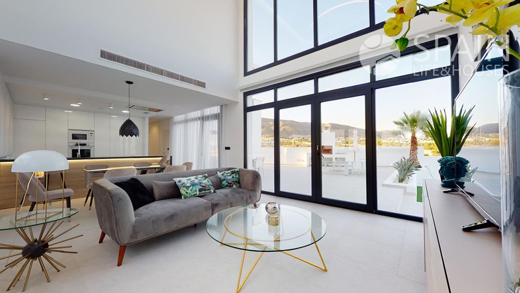 Spectacular villas overlooking the Mediterranean Sea and next to the Costa Blanca