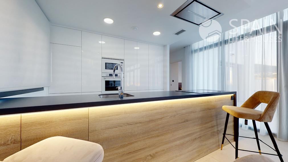 Spectacular villas overlooking the Mediterranean Sea and next to the Costa Blanca