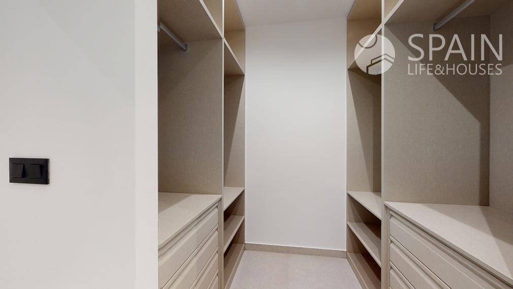 Spectacular villas overlooking the Mediterranean Sea and next to the Costa Blanca