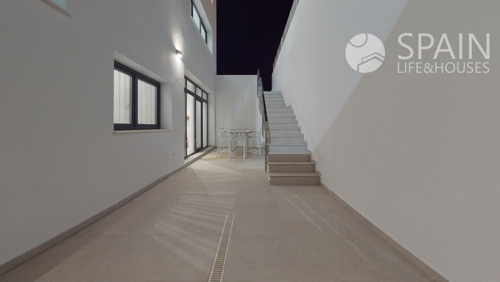 Spectacular villas overlooking the Mediterranean Sea and next to the Costa Blanca