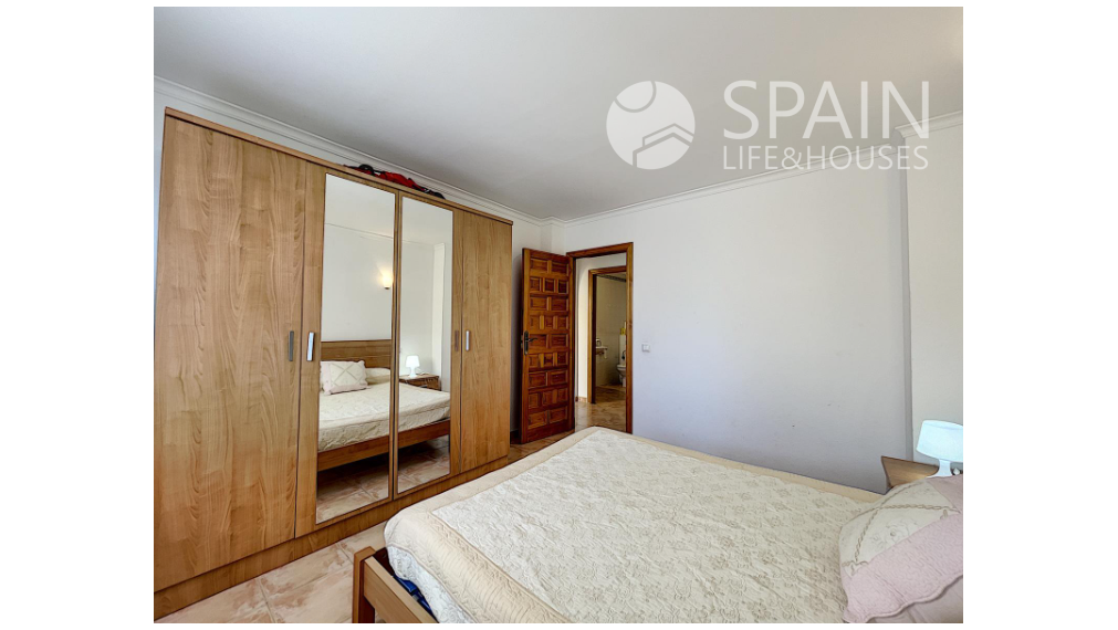 Apartment with mountain views and 700 meters from the beach. Key in hand
