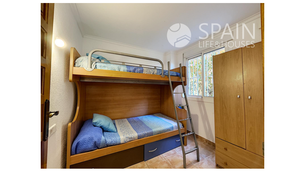 Apartment with mountain views and 700 meters from the beach. Key in hand