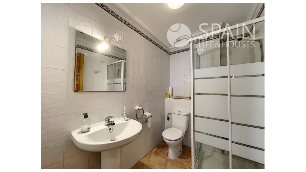 Apartment with mountain views and 700 meters from the beach. Key in hand
