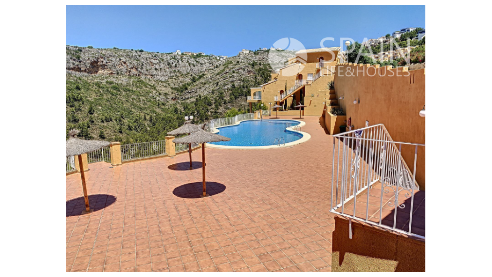 Apartment with mountain views and 700 meters from the beach. Key in hand