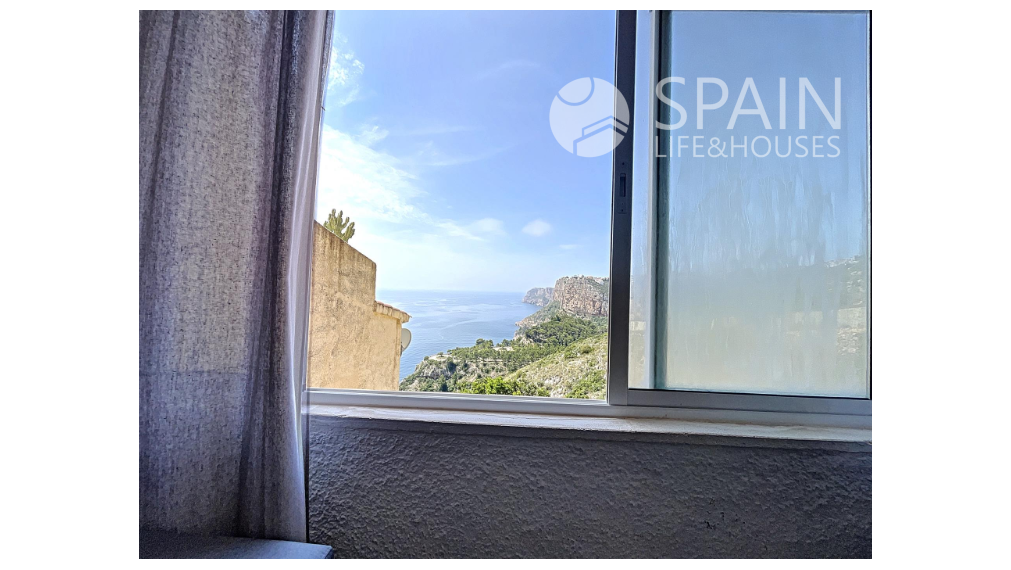 Charming apartment with sea view, 2 km from the sea.