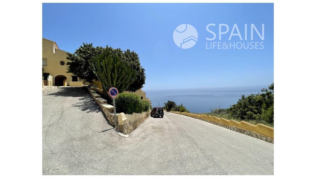 Charming apartment with sea view, 2 km from the sea.