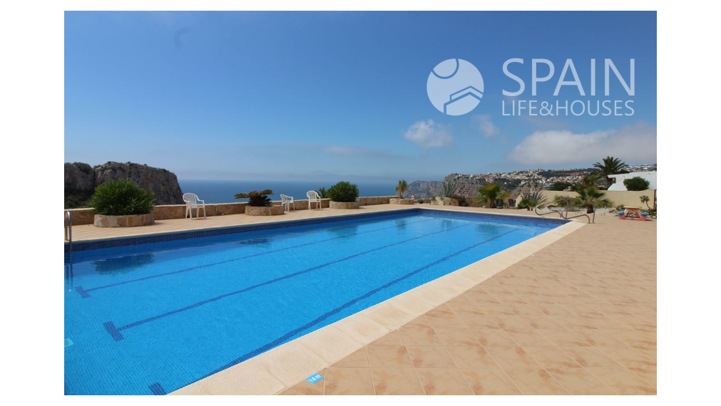 Charming apartment with sea view, 2 km from the sea.