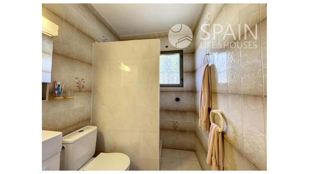 Charming apartment with sea view, 2 km from the sea.