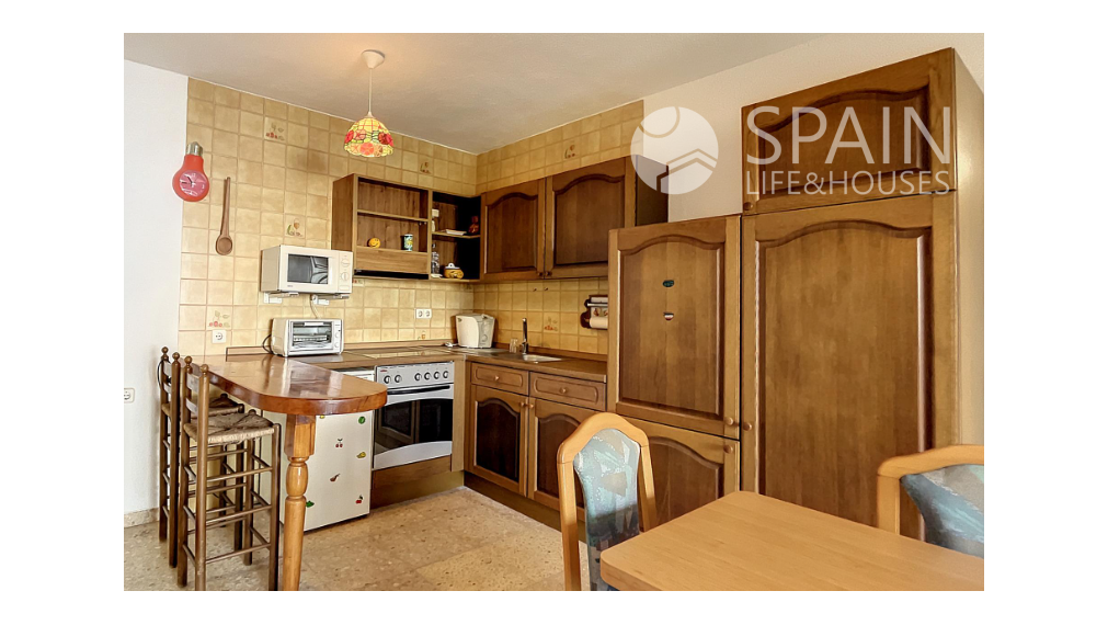 Charming apartment with sea view, 2 km from the sea.