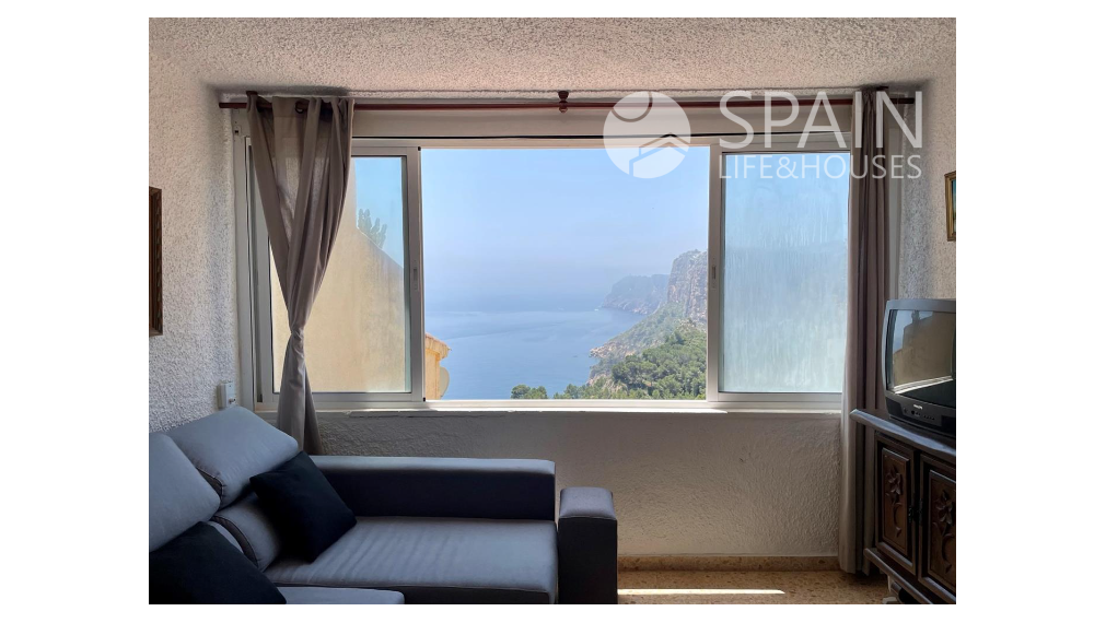 Charming apartment with sea view, 2 km from the sea.