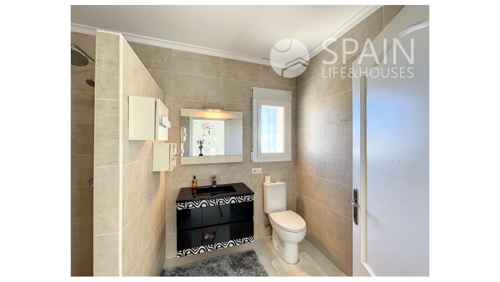 Astonishing renovated villa with sea views within 1 km from the beach