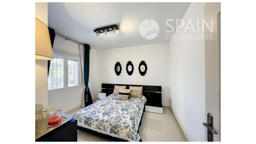 Astonishing renovated villa with sea views within 1 km from the beach